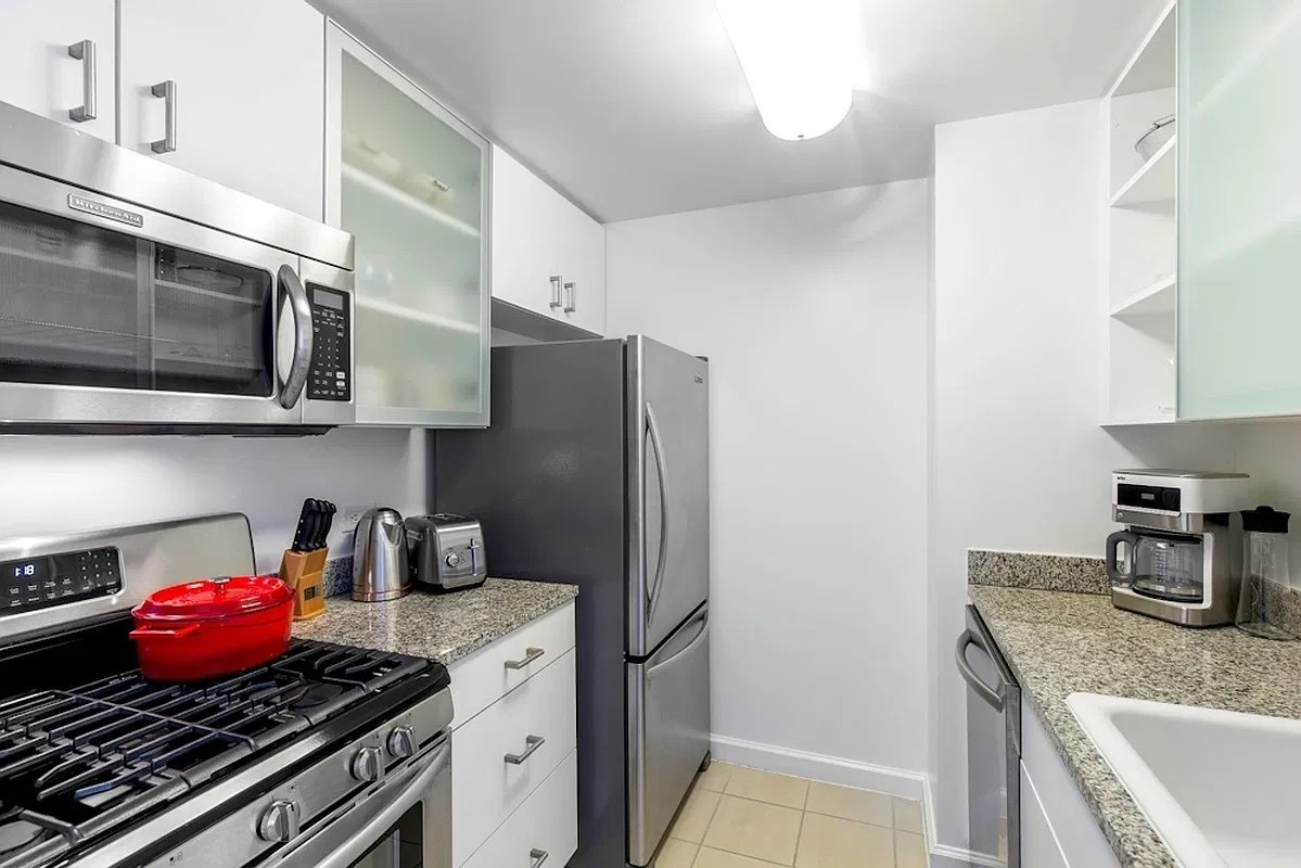 Renovated kitchen in Residence 1601